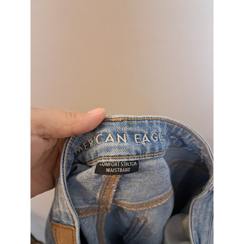 American Eagle Women's Distressed Jeans Highest Rise Mom Jean W28 - Picture 3 of 6